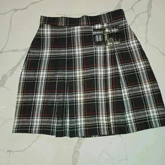 Tracy Evans Y2K 2000s Womens Plaid Pleated Mini Skirt Bkack Red Size 9 - Picture 1 of 7